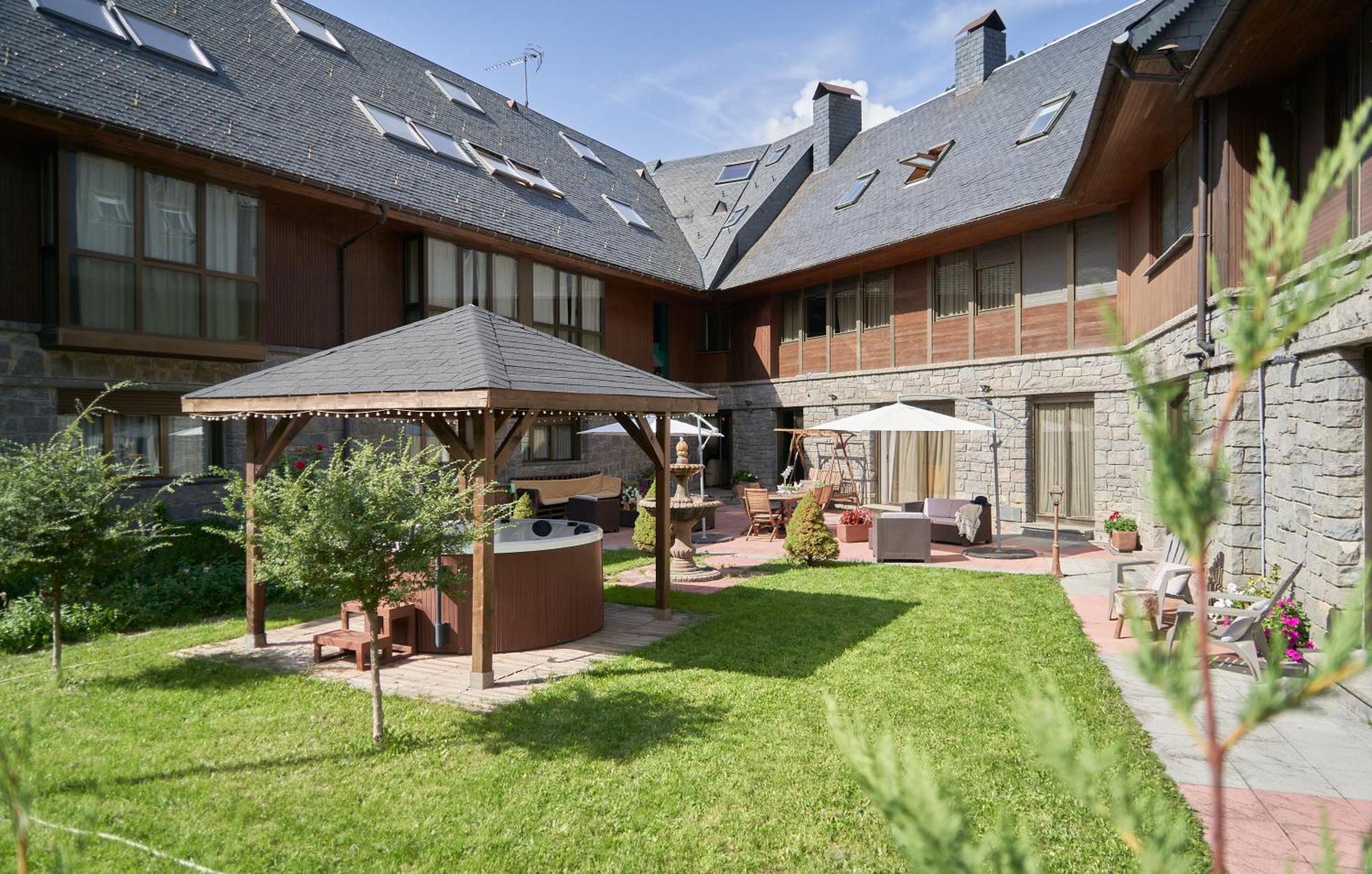 Gran Chalet Hotel & Petit Spa ビエルハ エクステリア 写真